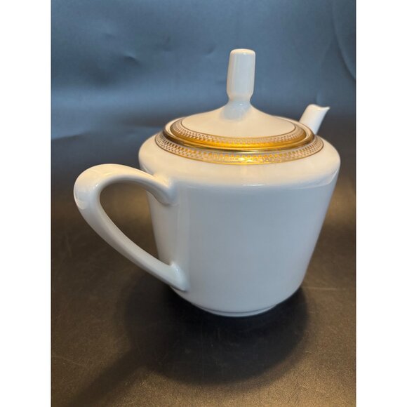 Vintage White and Gold Trim Kahla Porcelain Tea Pot / teapot 7.5x9 - Picture 16 of 16